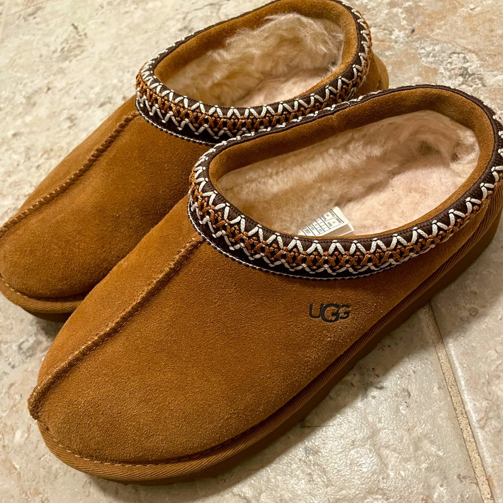Uggs Tasman Slippers in Chestnut